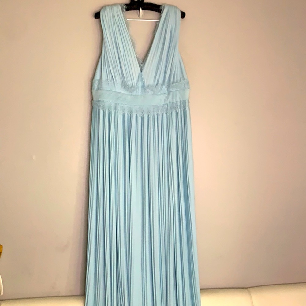 NWT ASOS plus pleated Sleeveless V-neck maxi dress